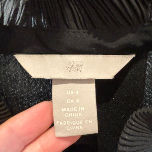 H&M midi black dress, cap sleeves, US 4. - Picture 2 of 4